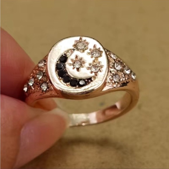 ROSE GOLD BLACK CRESCENT MOON RING SIZE 9 - Picture 2 of 5